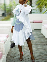 Gestreiftes Patchwork-Kleid mit Rüschen und unregelmäßiger Passform