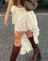 Lacerta – Asymmetrischer Spitzenrock mit Rüschen