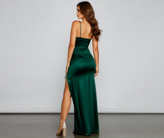 Sienna – Gerafftes Abendkleid mit hohem Schlitz
