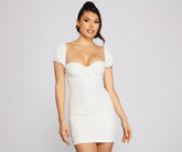 So ein herzförmiges Spitzen-Minikleid