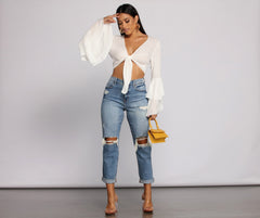 Gewebtes Crop-Top mit Glockenärmeln und Bindeband vorn