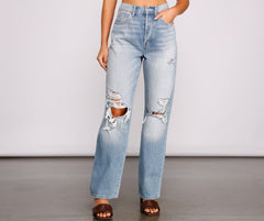 Hoch geschnittene, zerstörte Boyfriendjeans