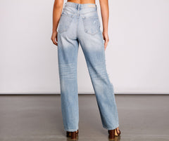 Hoch geschnittene, zerstörte Boyfriendjeans