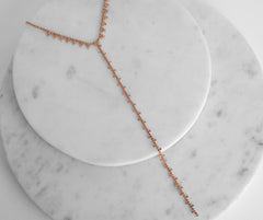 Halskette mit gebündeltem Strass-Choker und Lariat-Anhänger