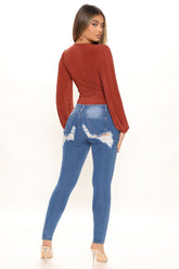 Tall All The Booty Zerrissene Skinny Jeans - Mittelblaue Waschung