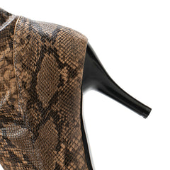 Die schicken Standard-Schlangenstiefel