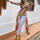 Gestreiftes Hemdkleid mit V-Ausschnitt und Gürtel