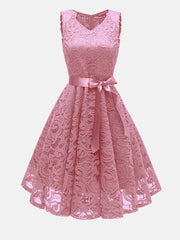Elegantes ärmelloses Partykleid aus Spitze