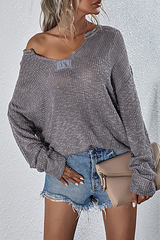 Einfarbiger Pullover mit Schlitz und V-Ausschnitt