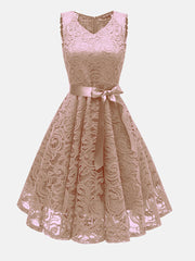 Elegantes ärmelloses Partykleid aus Spitze