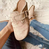 Lässige Hausschuhe mit Schnalle