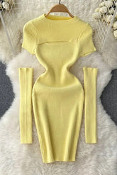 Set aus ausgehöhltem, kurzärmligem, gestricktem Minikleid mit Bündchen, zweiteilig