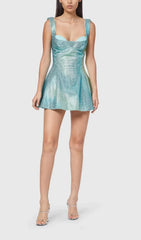 Rückenfreies Minikleid mit Pailletten und Riemchen in Grün