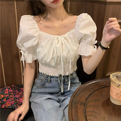 Sexy, schmale Crop-Tops im Bandage-Stil