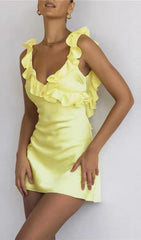 Gelbes Minikleid aus Satin mit Rüschen