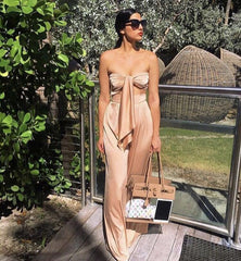 Lockeres, zweiteiliges Set mit hoher Taille und Martini-Knoten vorne