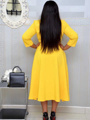 Modisches Maxikleid mit einfarbigem Revers