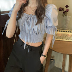 Sexy, schmale Crop-Tops im Bandage-Stil