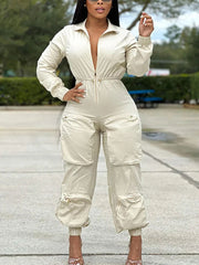 Jumpsuit mit tiefem V-Ausschnitt und Reißverschlusstasche