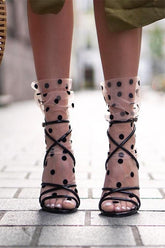 Durchsichtige Netzsocken mit Punkten