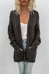 Lange Strickjacke mit Zopfmuster und offener Vorderseite