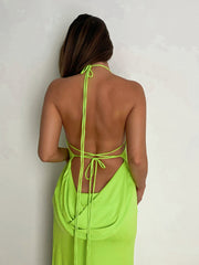Neckholder-Maxikleid mit offenem Rücken und Schlitz