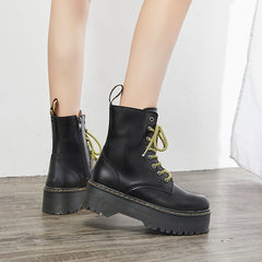 Schwarze kurze Stiefel