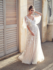 Langärmliges bodenlanges Damenkleid mit hoher Taille