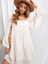 Jacquardrock mit eckigem Ausschnitt und Ballonärmeln