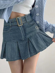 Plissierter Jeans-Minirock mit Schnallengürtel