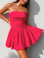 Bandeau-Minikleid mit gesmoktem Rücken und Rüschen