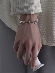 Mehrlagiges Gliederkettenarmband mit geometrischem Dekor