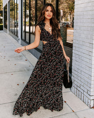 Charlotta Maxikleid mit Rüschen und Cut-out und Blumenmuster – Schwarz – ENDGÜLTIGER VERKAUF