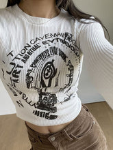 Kurzes Stricktop in Weiß mit Vintage-Print