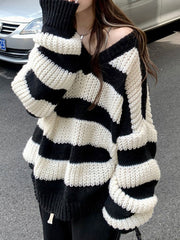 Oversize-Pullover mit V-Ausschnitt und Streifen