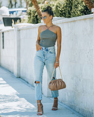 Glattes geripptes Neckholder-Crop-Top - Vintage Olive