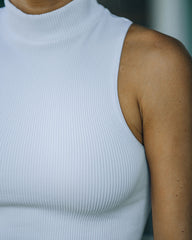 Louie Ärmelloses Crop Top mit Stehkragen - Weiß