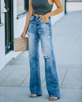 Warren High Rise Distressed-Schlagjeans im 90er-Stil