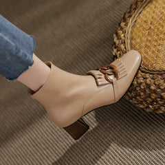 Elena – Stiefeletten mit quadratischer Zehenpartie und Kette