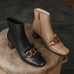 Elena – Stiefeletten mit quadratischer Zehenpartie und Kette