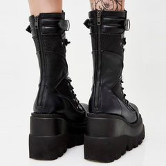 Gothic-Stiefel mit hohem Plateau