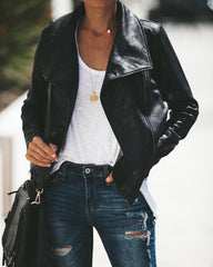Slick Chick – Beschichtete Motorradjacke aus Kunstleder – Schwarz