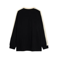 Sweatshirt mit Buchstabenmuster und Kontrastfarbe