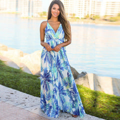 Zabelle – Maxikleid mit Blumenmuster und Rüschenausschnitt