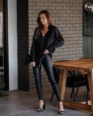 Problem Solved Satin-Bluse mit Kragen - Schwarz