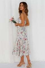 Hulda – Asymmetrisches Maxikleid mit gesmoktem Blumenmuster