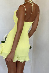 Minikleid mit Wasserfallausschnitt und Rüschen
