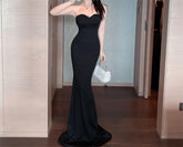 Trägerloses, figurbetontes Maxi-Abschlussballkleid mit Herzausschnitt - Schwarz