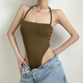 Einfarbiger Neckholder-Body mit Schlitz