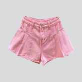 Farbige Jeansshorts mit Bundfalten